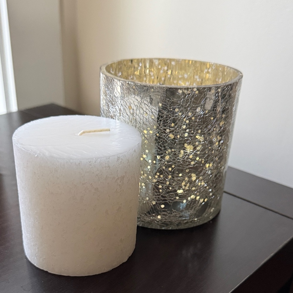 Elegant Silver Candle Holder - Picture 2 of 6